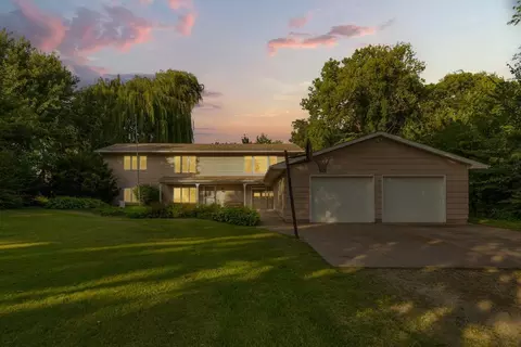 17983 Roberds Lake Blvd, Faribault, MN 55021