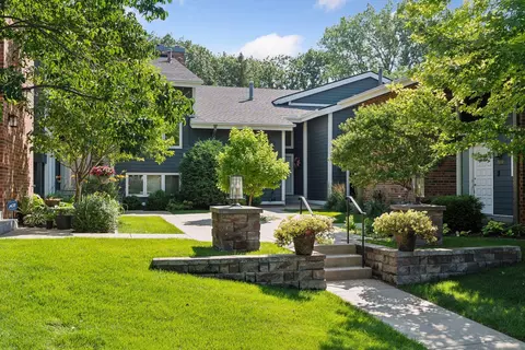 7657 Woodview Ct, Edina, MN 55439