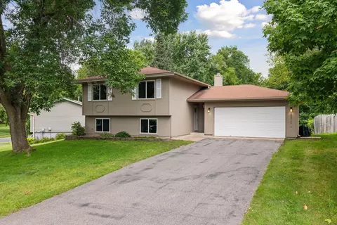 8510 Morgan Ln, Eden Prairie, MN 55347