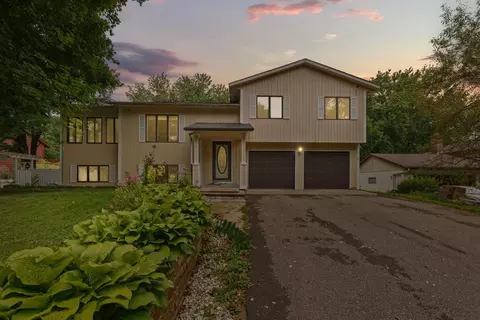 751 Lathrop Dr, Northfield, MN 55057