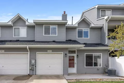681 Kingfisher Ln #B, Woodbury, MN 55125