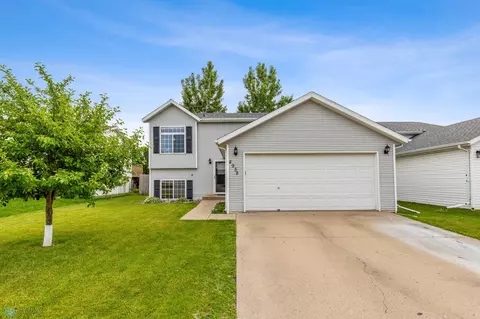 4958 10th Ave S, Fargo, ND 58103