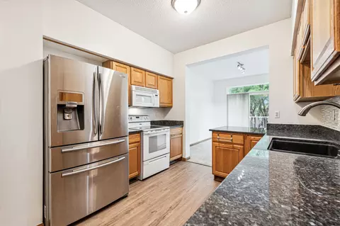 2235 Creekside Ct #204, Eagan, MN 55122 photo 4