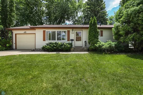 110 25th Ave N, Fargo, ND 58102