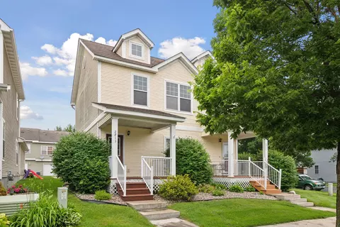 2813 Faulkner Dr, Chaska, MN 55318