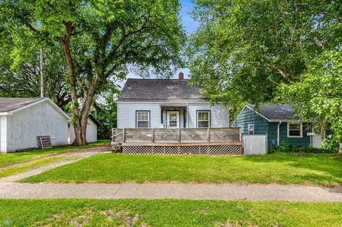 311 15th St S, Moorhead, MN 56560