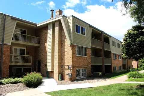 7318 W 22nd St #114, Saint Louis Park, MN 55426