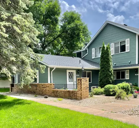 1186 W Royal Oaks Dr, Shoreview, MN 55126