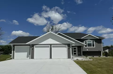 601 Lincoln St SE, Warroad, MN 56763