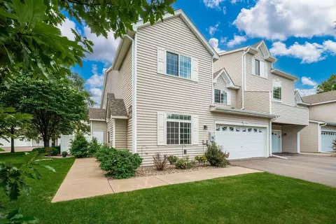 17681 Hackberry Ct, Eden Prairie, MN 55347