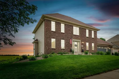422 Ramsey Ave, Carver, MN 55315