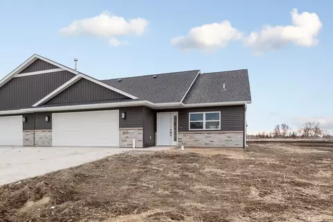 102 Connie Ln E, Eagle Lake, MN 56024