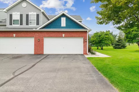 8400 Grove Cir, Shakopee, MN 55379