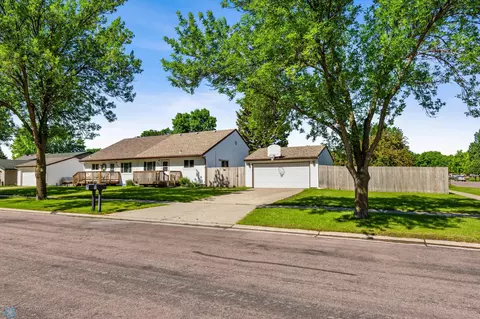 3001 21st St S, Fargo, ND 58103