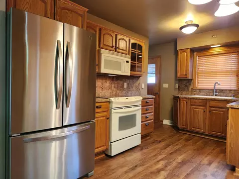 1006 Poplar Ave, Marshall, MN 56258 photo 4