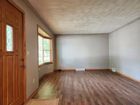 1006 Poplar Ave, Marshall, MN 56258 photo 2