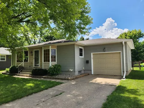 1006 Poplar Ave, Marshall, MN 56258