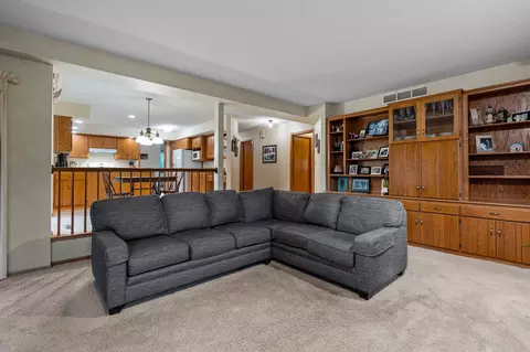 Living - 2407 7th Ave SW, Austin, MN 55912 photo 5 of 6