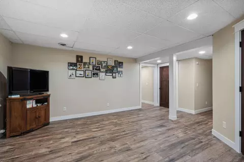 Entry Way - 2407 7th Ave SW, Austin, MN 55912 photo 11 of 12