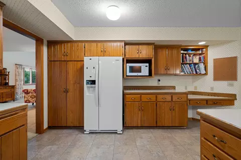 Kitchen - 2407 7th Ave SW, Austin, MN 55912 photo 5 of 7