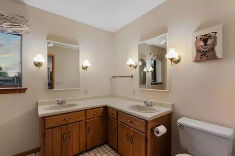Bath - 2407 7th Ave SW, Austin, MN 55912 photo 1 of 7