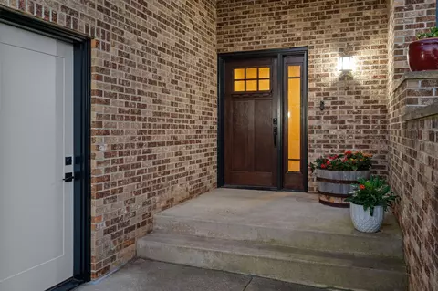Entry Way - 2407 7th Ave SW, Austin, MN 55912 photo 1 of 12