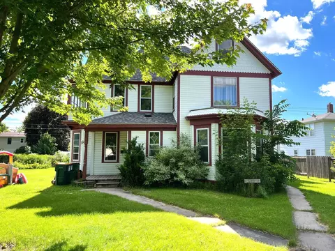 711 Ashland St S, Cambridge, MN 55008