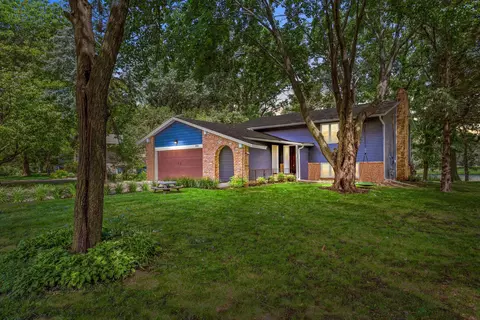 2555 Geneva Ave N, Oakdale, MN 55128