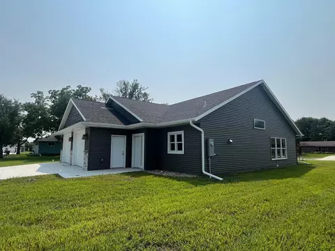 104 Gray Fox Path, Eagle Lake, MN 56024 photo 2