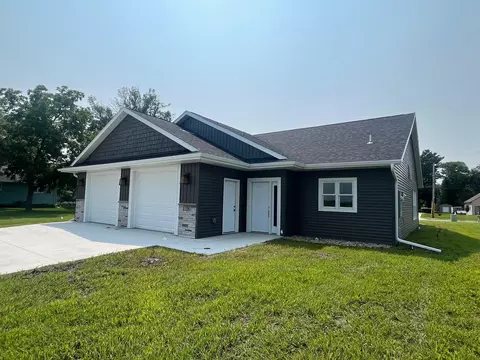 104 Gray Fox Path, Eagle Lake, MN 56024