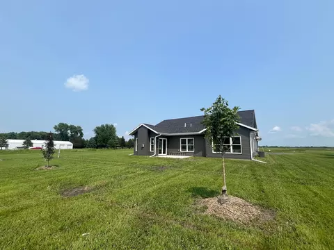 104 Gray Fox Path, Eagle Lake, MN 56024 photo 4