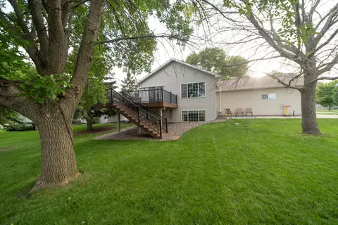 617 25th St SE, Willmar, MN 56201 photo 3