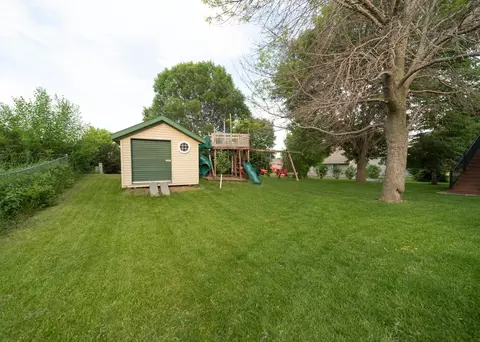 617 25th St SE, Willmar, MN 56201 photo 2