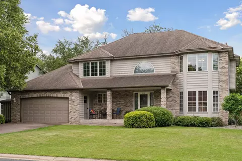 8141 Red Oak Ct, Mounds View, MN 55112