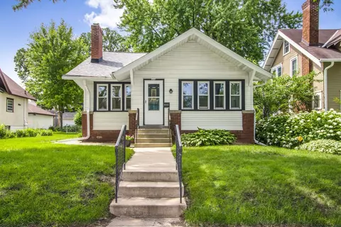 1684 Stanford Ave, Saint Paul, MN 55105