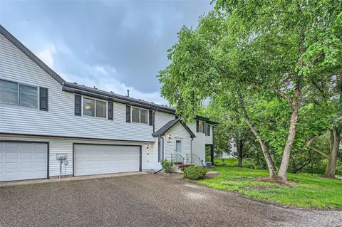3659 Gershwin Ln N, Oakdale, MN 55128