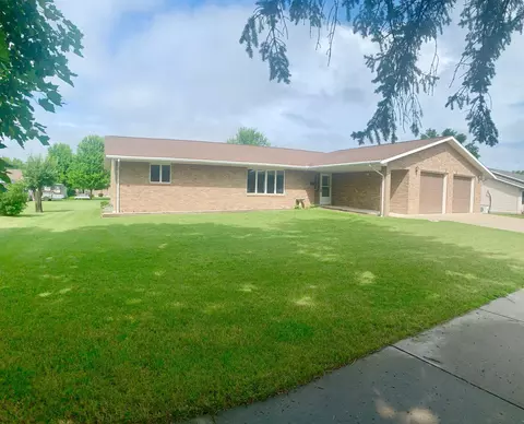 207 6th St W, Canby, MN 56220