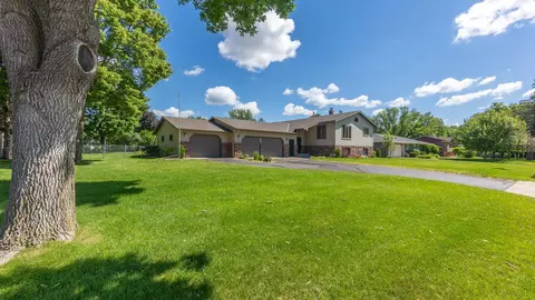 5859 Sandy Dr, Saint Cloud, MN 56303
