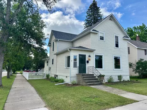 402 2nd St SE, Wadena, MN 56482