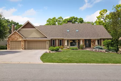 7925 133rd St W, Apple Valley, MN 55124