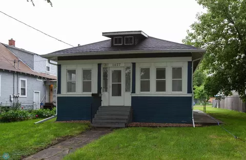 1427 3rd Ave N, Fargo, ND 58102