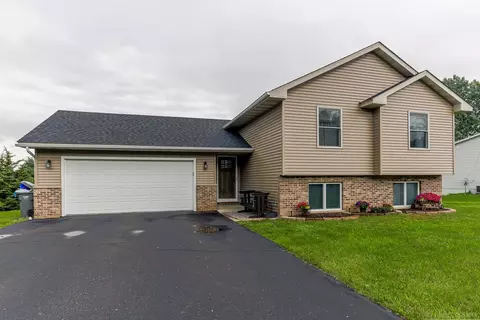 1350 Dutch Heritage Ln, Baldwin, WI 54002