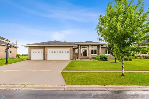 4465 Beach Ln S, Fargo, ND 58104