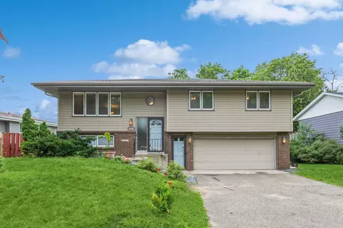 2246 Larry Ho Dr, Saint Paul, MN 55119