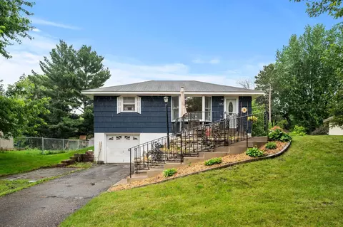 642 Granite Ave N, Oakdale, MN 55128