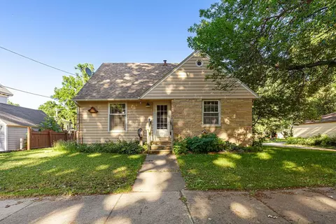 101 7th St SE, Waseca, MN 56093