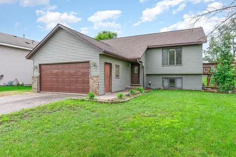 325 Tiffany Dr, Hastings, MN 55033