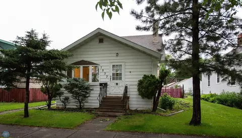 1033 14th St N, Fargo, ND 58102