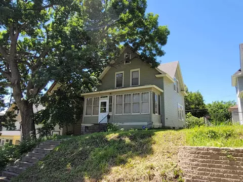 1069 Bradley St, Saint Paul, MN 55130