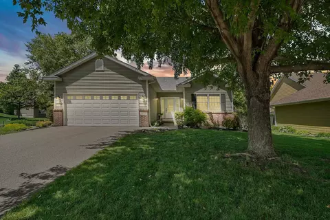805 Saint Lawrence Dr, Northfield, MN 55057